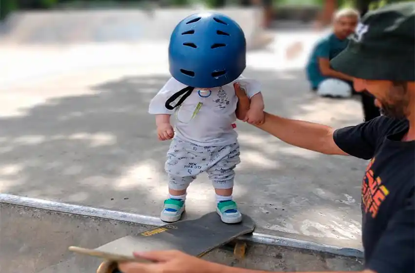 Barto Grosso, el skater de 1 año que enamoró a los marplatenses
