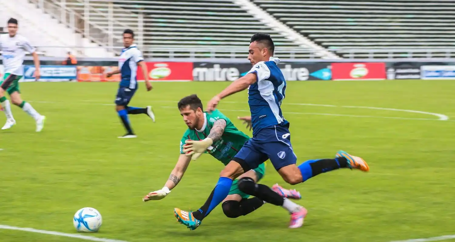 Alvarado sumó a Juan Francisco Rago, su tercer arquero