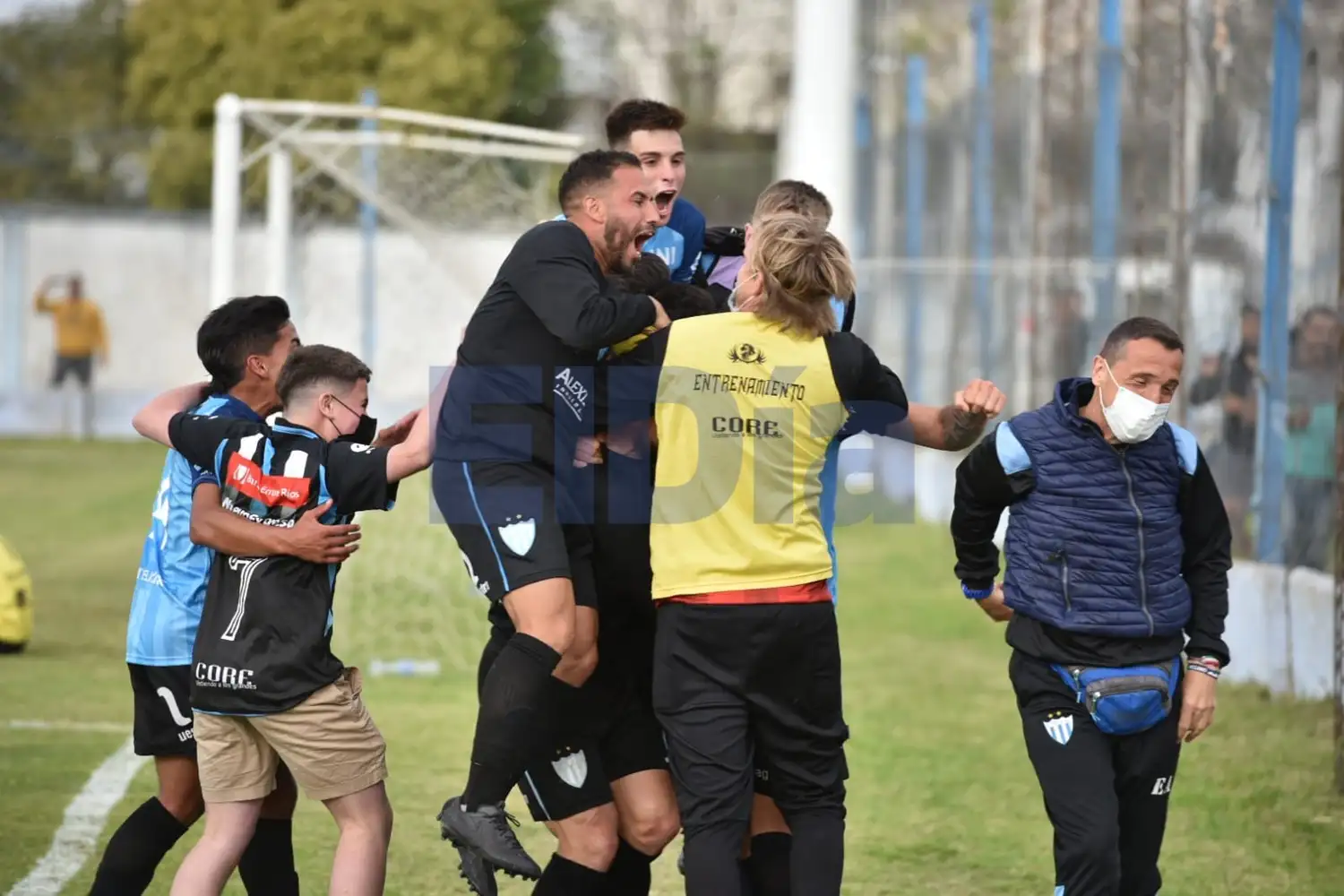 Juventud lo ganó con el tiro final y dio un paso gigante