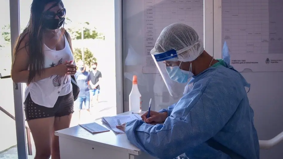La curva permanece alta: reportan 1986 casos de coronavirus