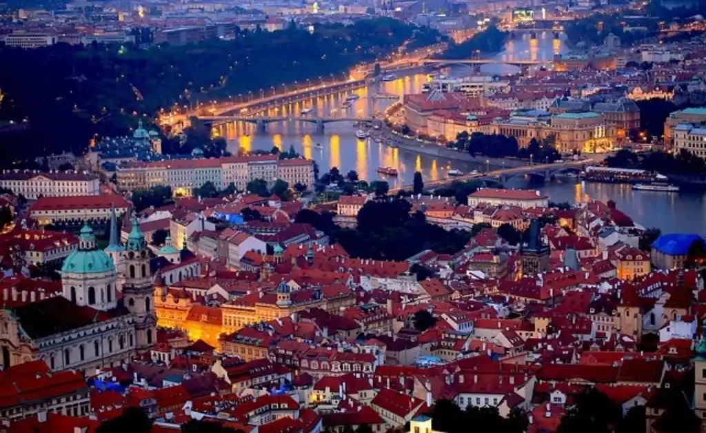 Debido a los rebrotes, República Checa cierra sus fronteras a extranjeros