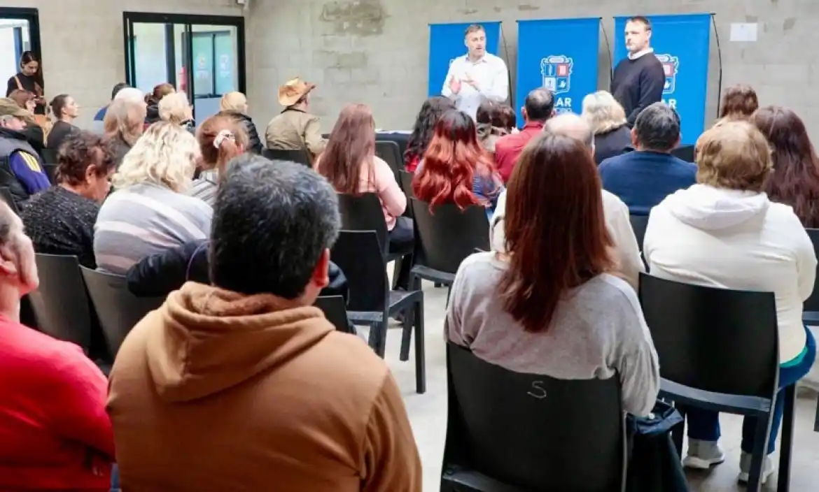 Achával acompañó a familias en un nuevo operativo de escrituración de viviendas