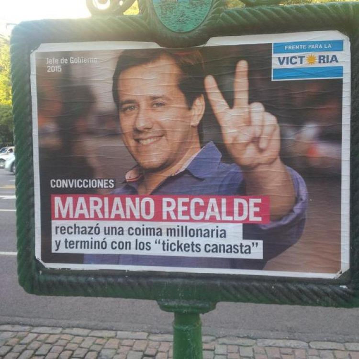 Nuevos afiches de Mariano Recalde empapelaron la ciudad de Buenos Aires