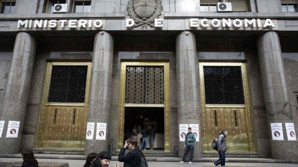 Oficializan a los nuevos secretarios de Hacienda y de Finanzas que acompañarán a Batakis en Economía