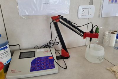 Obras Sanitarias inauguró un laboratorio propio para medir la calidad del agua en tiempo real