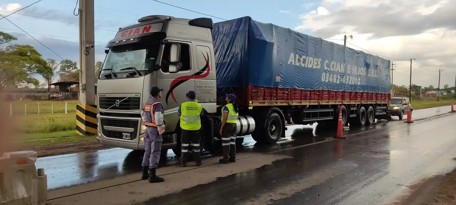 Sin licencia o sin la revisión técnica, las faltas más habituales en los camioneros