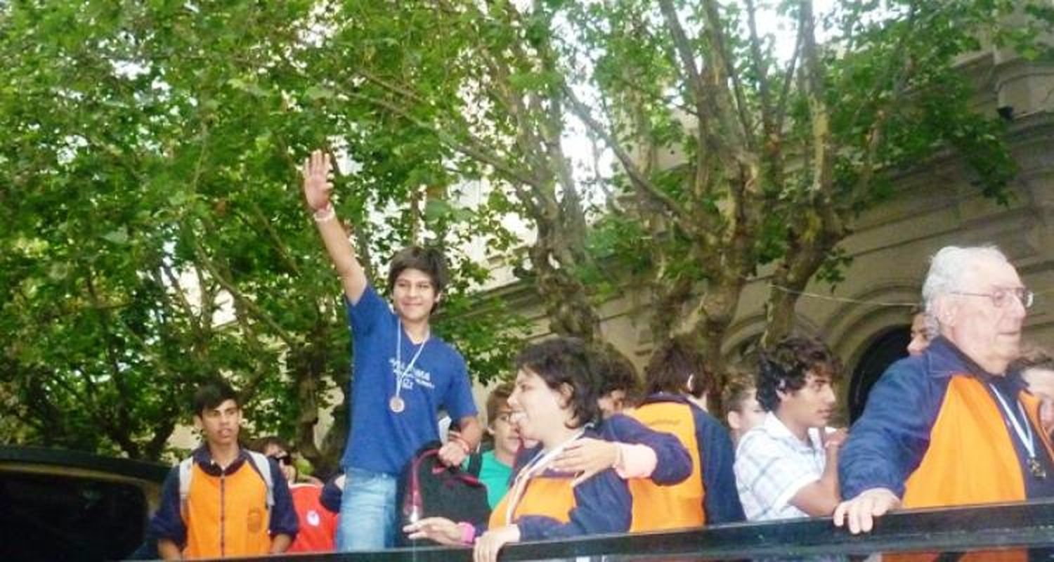 Juegos BA: Los deportistas llegaron a la ciudad en caravana