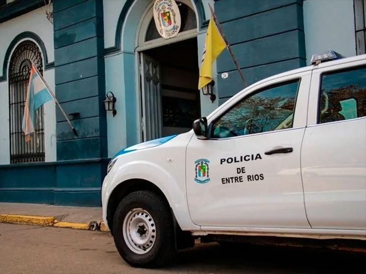 Intentó pasar marihuana en un desodorante a un detenido en la Jefatura: terminó detenido