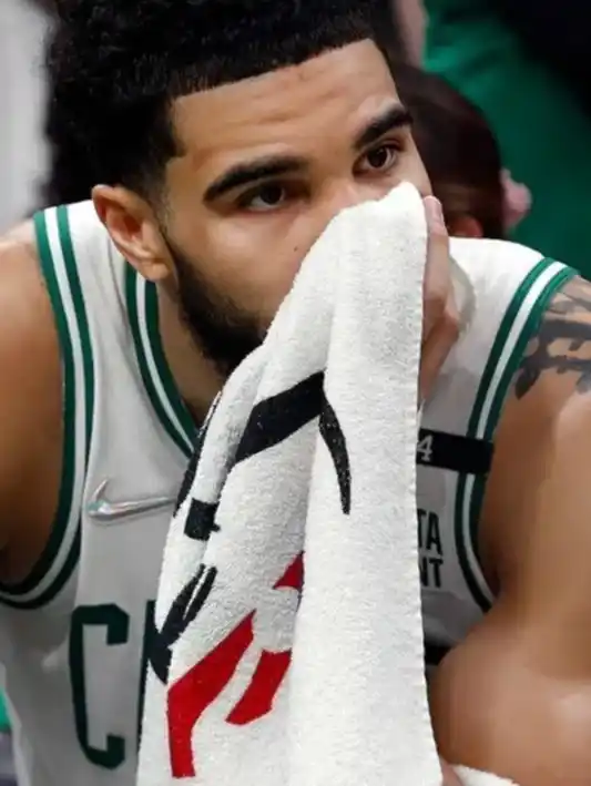 Mal día para los Celtics: uno de sus campeones irá a la cárcel y derrota