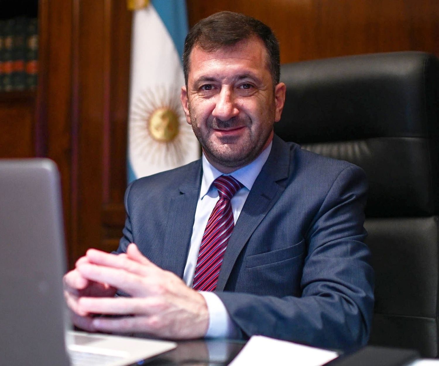 Una multa para los que se la llevaron al exterior