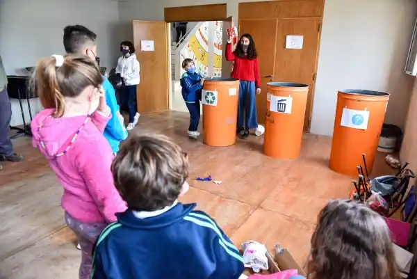 Alumnos de orquesta escuela recibieron capacitación sobre el reciclado de residuos