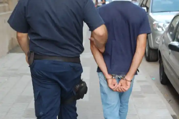 Involucrado en conflictos pasados se entrega a la justicia
