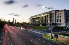 Qué carreras en la UBA prometen sueldos más altos