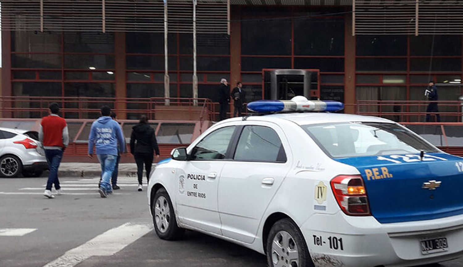 Violaba a su hija de 13 años cuando su pareja dormía o no estaba en la casa