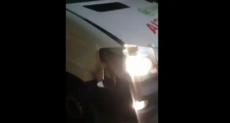 Chocaron  una ambulancia contra una columna adentro  de la Guardia
