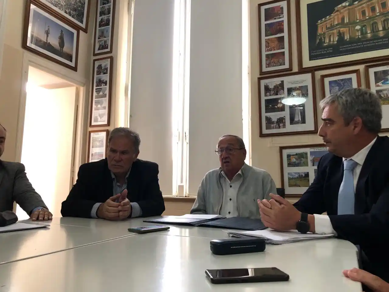 En conferencia de prensa, el Intendente anunció que dio por suspendida la adjudicación del Centro de Convenciones.