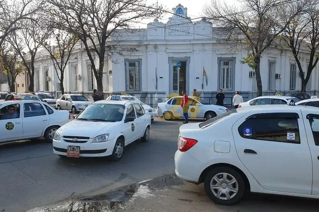 Casilda: multitudinaria movilización de taxistas en pedido de mayor seguridad