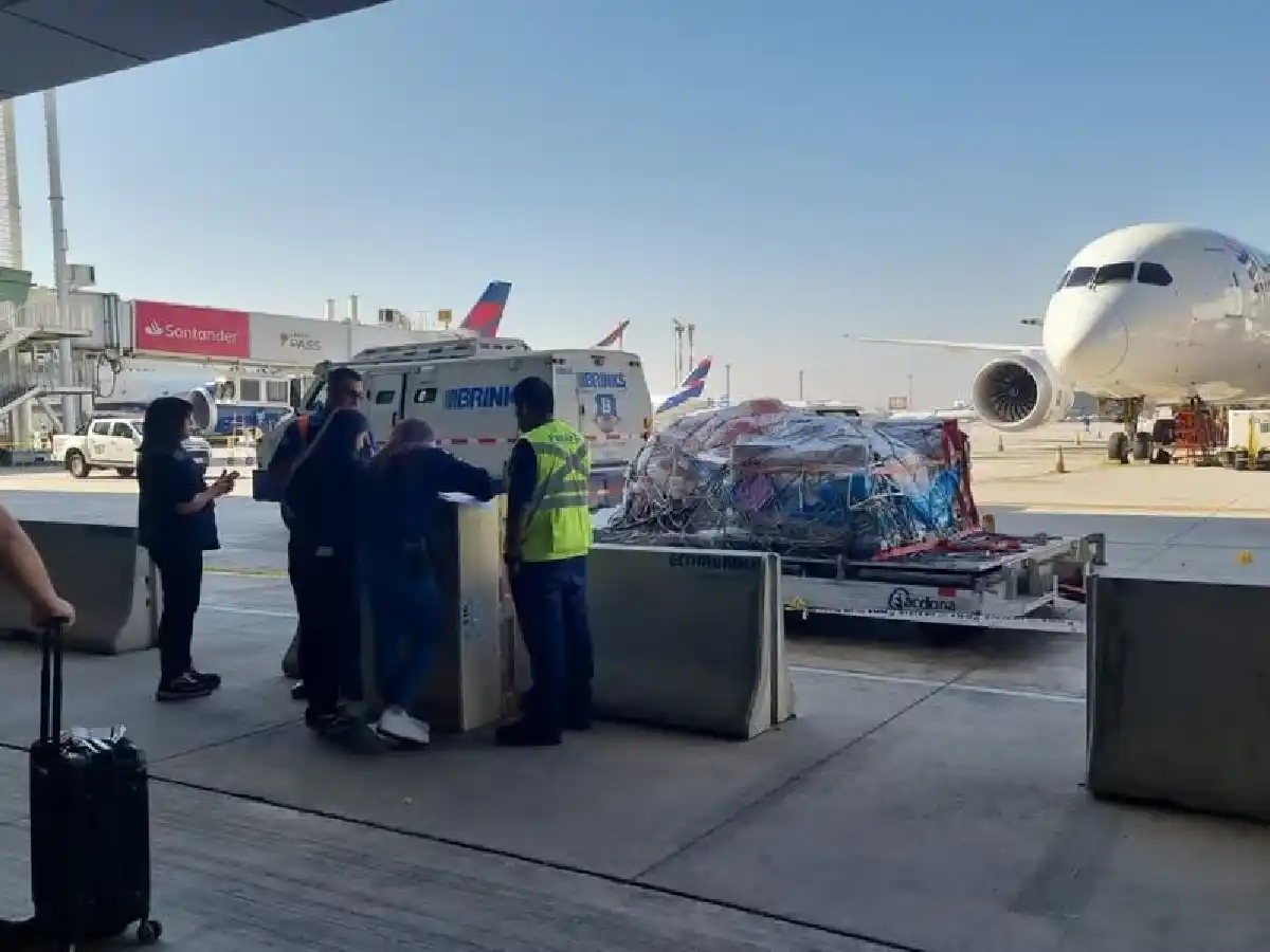 Chile: dos muertos en tiroteo en el aeropuerto de Santiago tras un intento de robo a camión de caudales