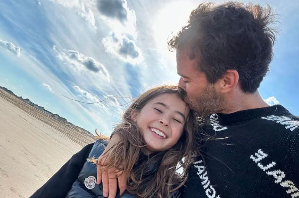 Nicolás Cabré se encuentra con su hija en Pinamar (@nicolascabre80)