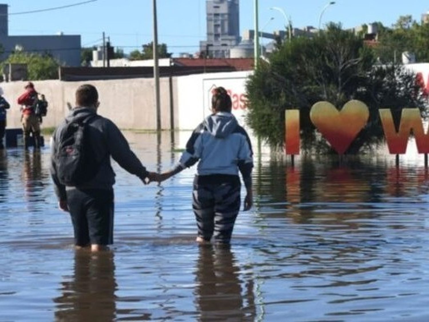 Son 16 los muertos por el temporal en Bahía Blanca