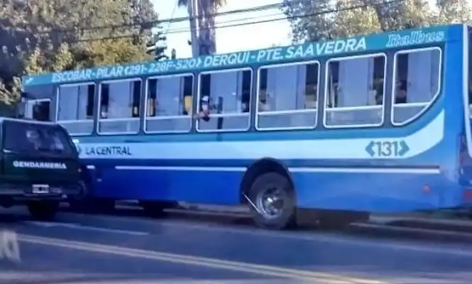 Una persona con síntomas de coronavirus se escapó del Sanguinetti y subió a un colectivo