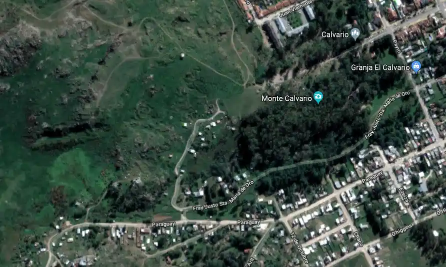 Rescataron a una menor  que quedó atrapada en un  sector del cerro El Granito