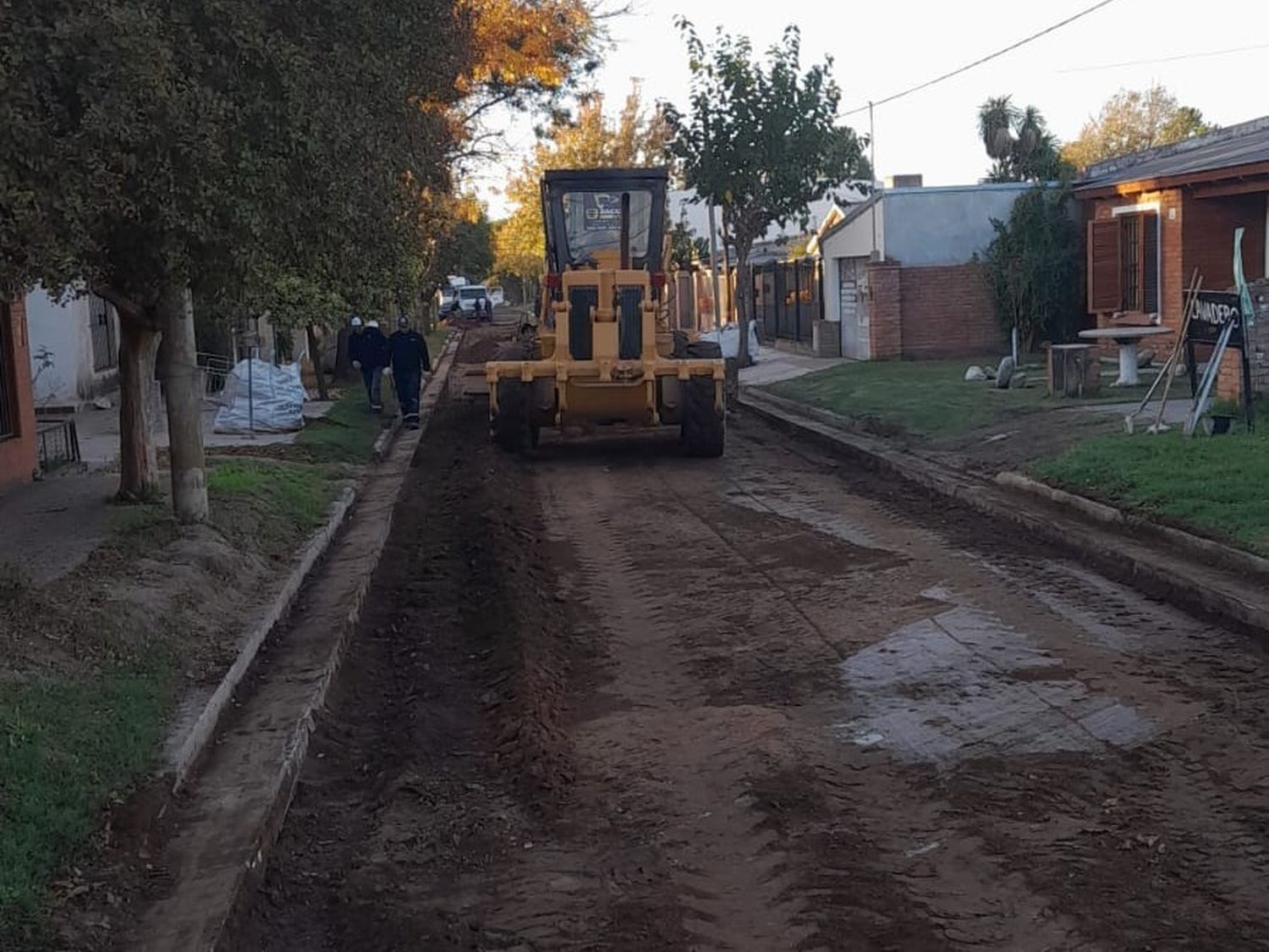Las maquina trabaja en la preparación del terreno.