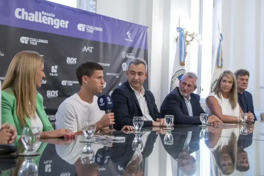 Autoridades rosarinas y provinciales en la presentacion (El Litoral)