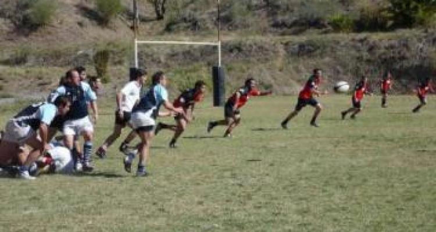 Ajustada victoria de Los Pumas