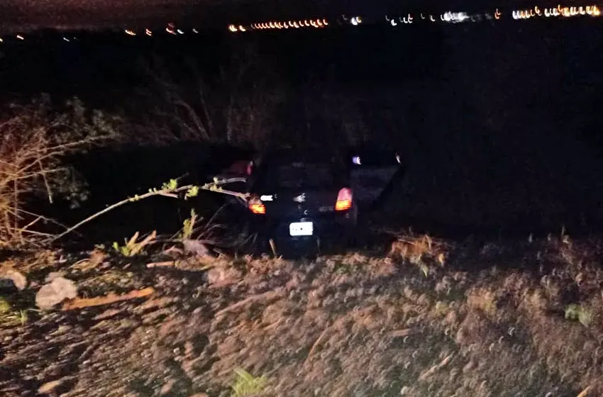 Dos mujeres heridas de gravedad tras un siniestro vial: cayeron a una zanja y debieron ser rescatadas