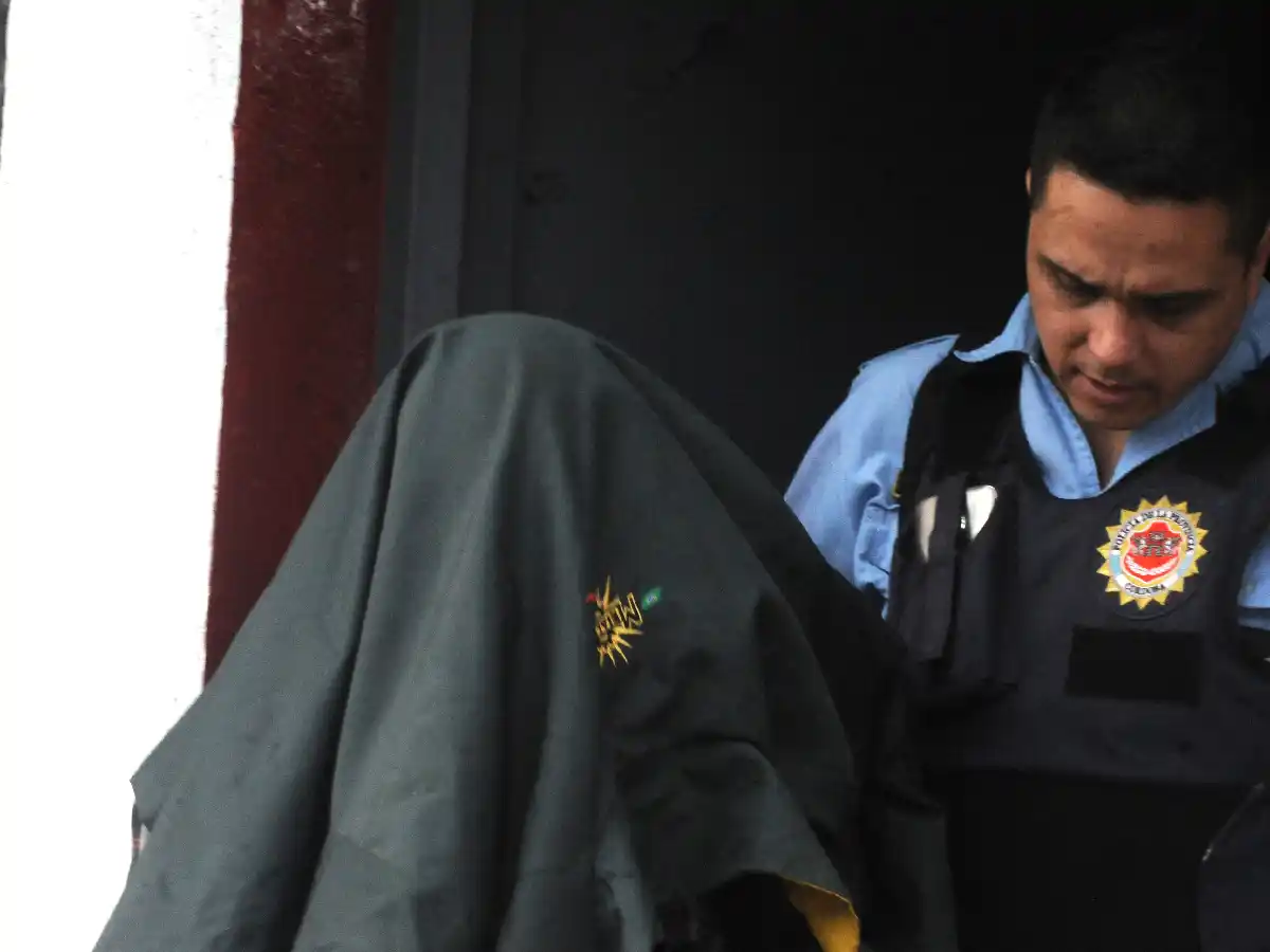 Designaron abogado y seguirán detenidos acusados de abuso sexual de una menor 