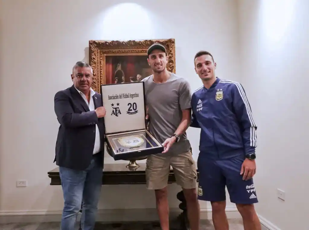 “Manu” Ginóbili, con  la selección de fútbol