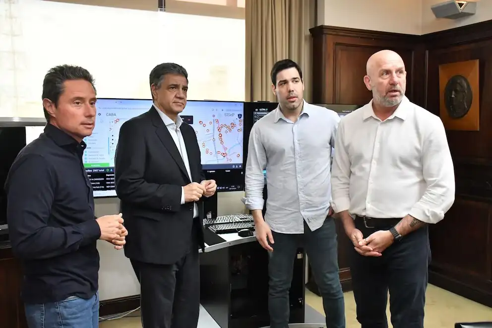 El jefe de Gabinete porteño, Gabriel Sánchez Zinny, Jorge Macri, el secretario de Seguridad, Ezequiel Daglio, y Waldo Wolff.