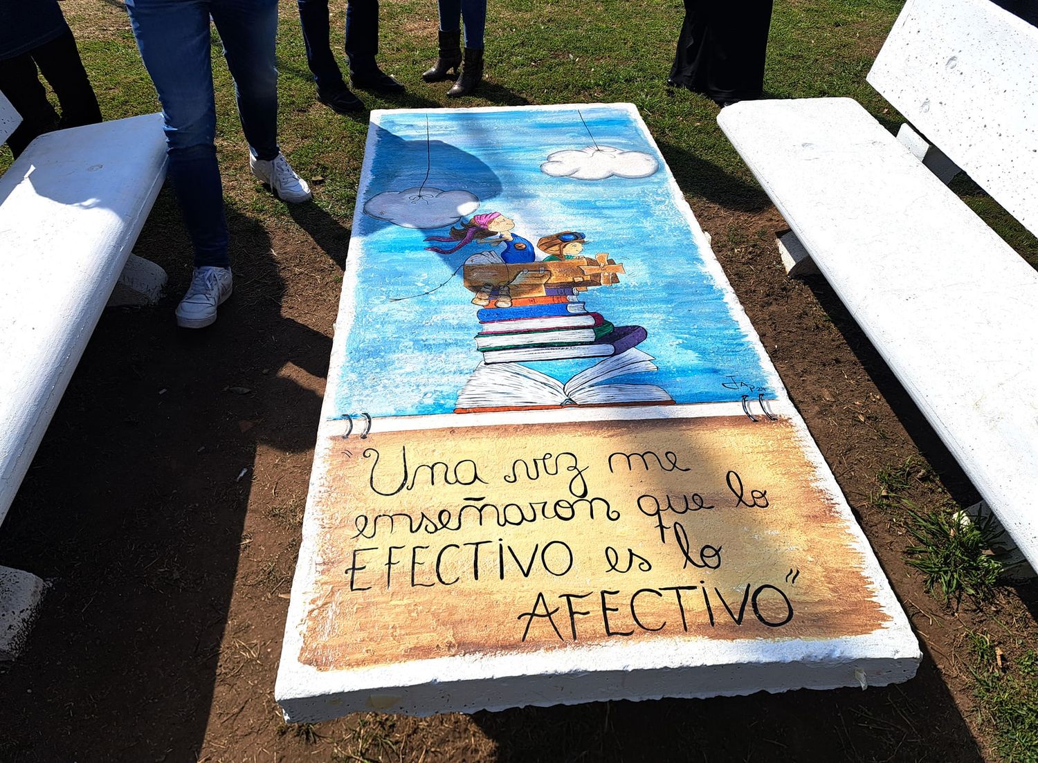 El homenaje a la maestra cañaseña, con una de sus frases. Foto: Municipalidad de Villa Cañás.