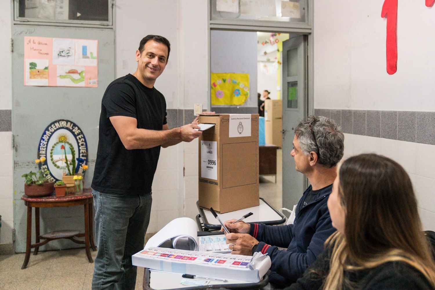 El jefe comunal votó en la escuela asignada.