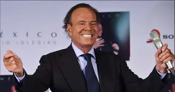 Lo volvieron a «matar»: Julio Iglesias está «vivo y coleando»