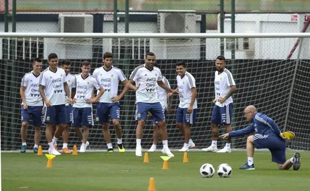 Del doble turno a la pausa: Sampaoli teme que los jugadores se lesionen a tan poco del Mundial