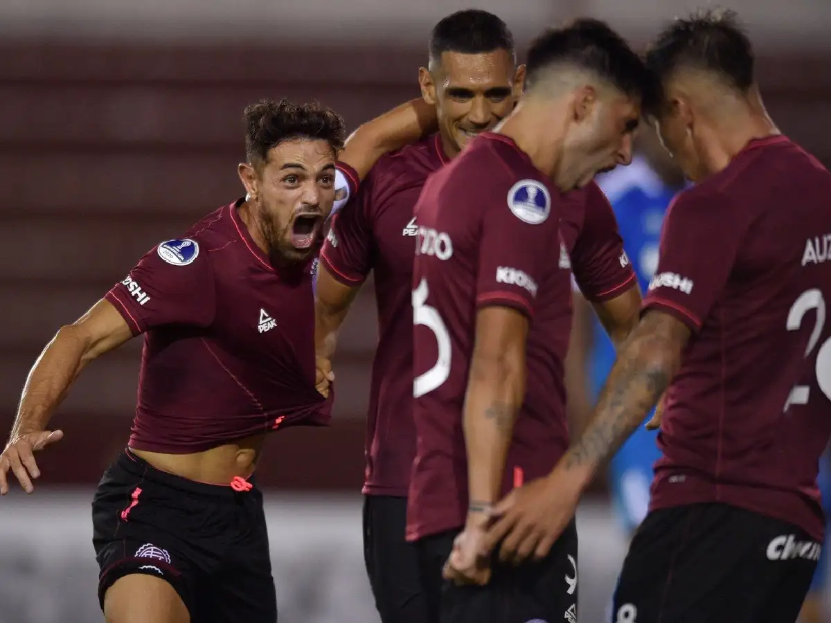 Lanús debutó con goleada 