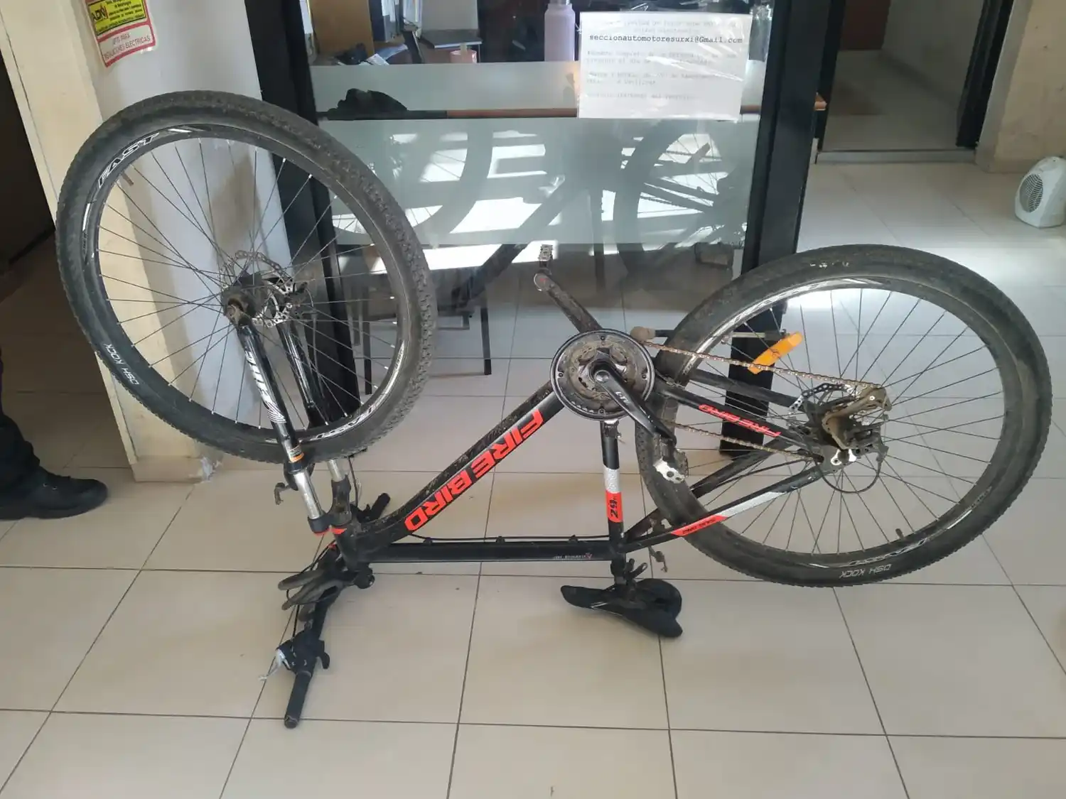 Robaron una bicicleta cerca de un establecimiento educativo, pero la recuperaron gracias a las cámaras de monitoreo