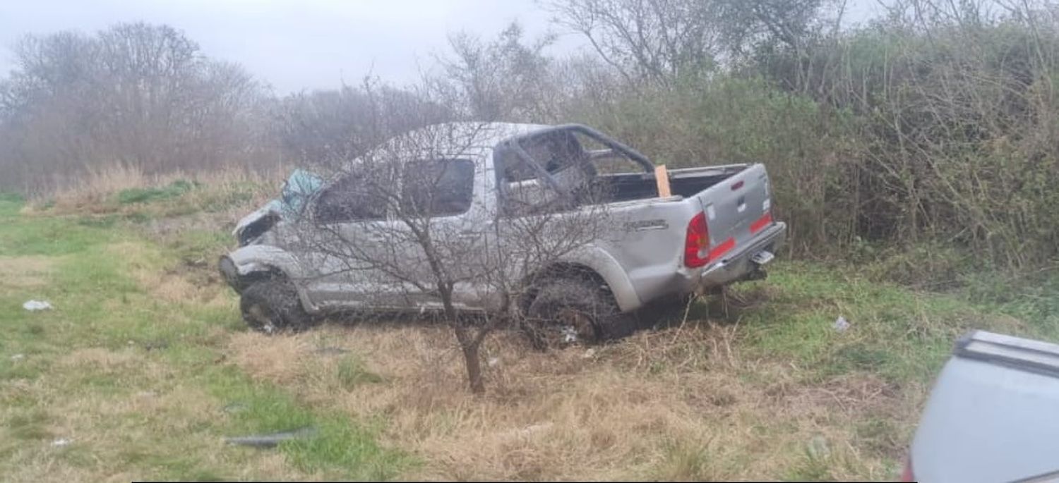 Vuelco vehicular en ruta provincial 11: Una mujer con lesiones graves