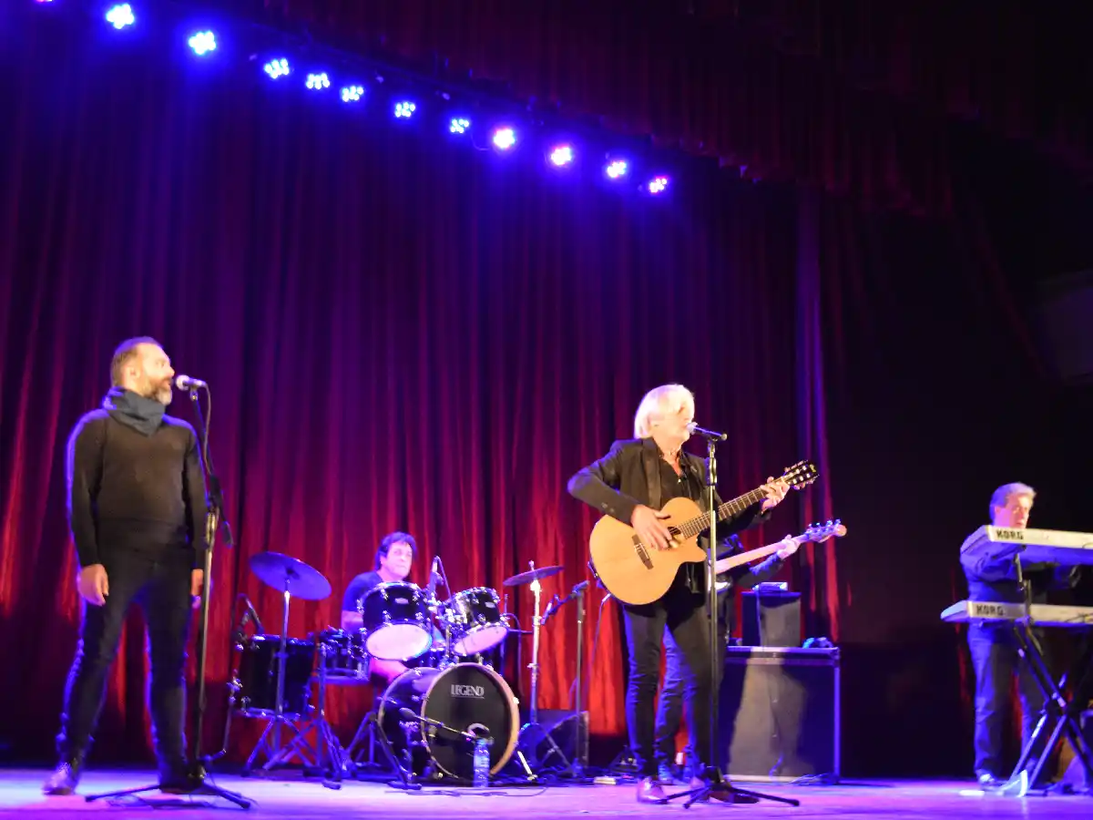 Sergio Denis: cinco shows en el Teatro Mayo y un público eufórico  