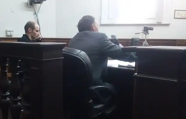 Pidieron prisión efectiva al hombre que apuñaló en el cuello al ex de su novia