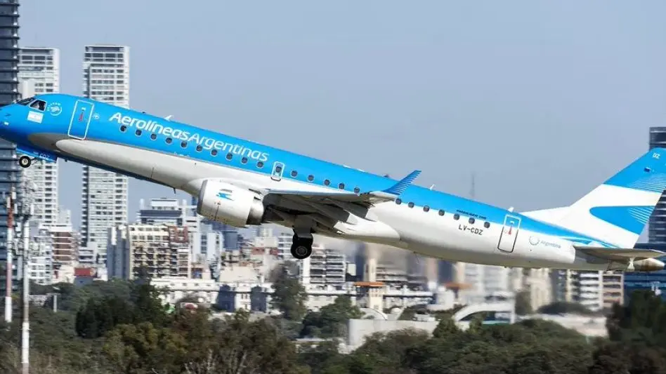 Arribó a Mar del Plata el primer vuelo de la temporada desde Rosario
