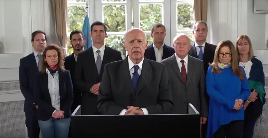 Lavagna planteó suspender las campañas electorales y pidió la emergencia alimentaria y sanitaria