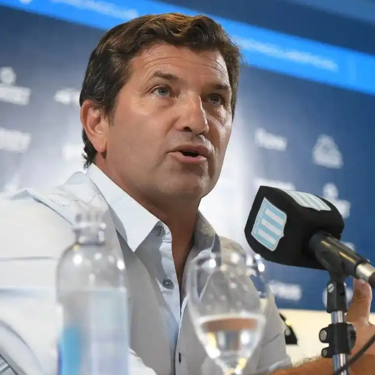Se estancó la llega de Gustavo Alfaro