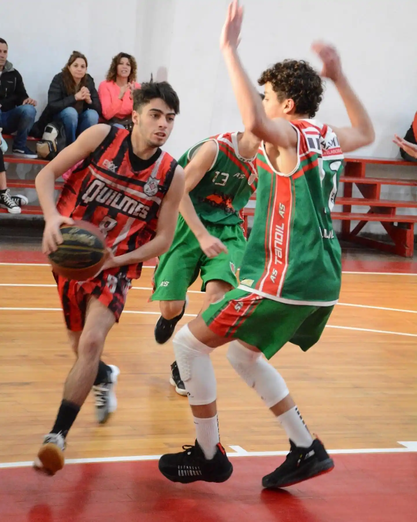 Ullúa, trabajando en defensa. (Foto Pisando Línea).