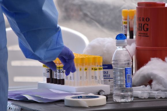 Coronavirus en octubre: Se mantuvo el promedio de contagios diarios y hubo récord de fallecidos