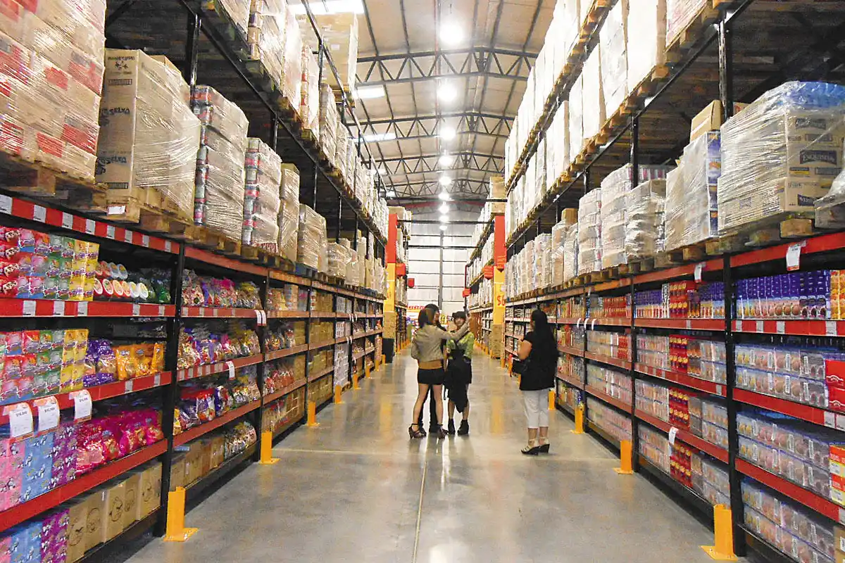 Advierten que el consumo en mayoristas cayó 22% y en supermercados 8%