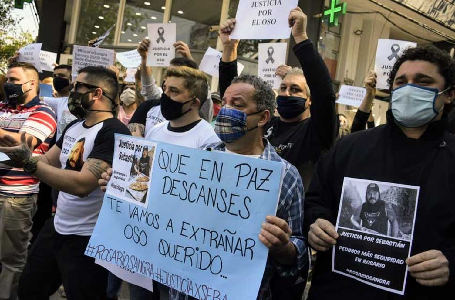 «Te vamos a extrañar, Oso querido»: conmovedor pedido de justicia por Sebastián Cejas frente al hospital Español