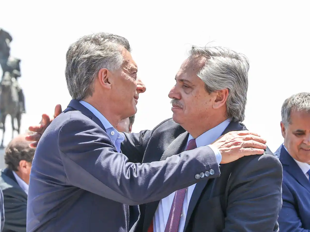 Entre abrazos y abucheos, Alberto Fernández y Macri compartieron una multitudinaria misa en Luján